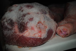 Prosciutti in salatura